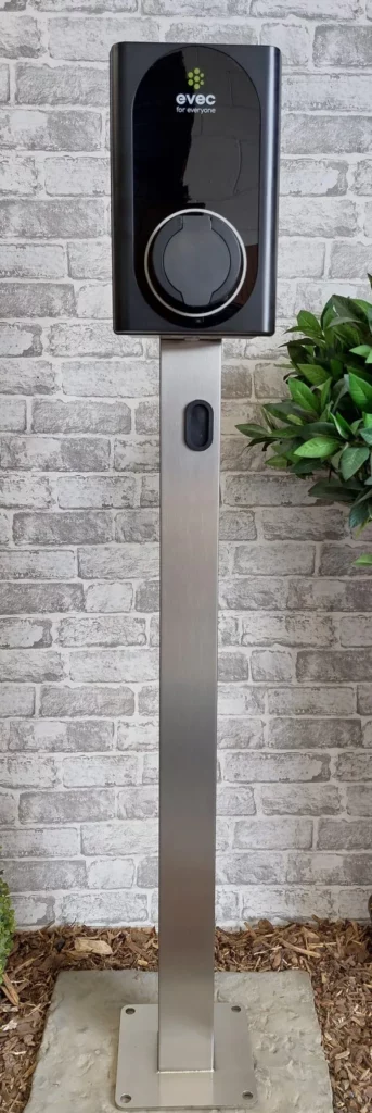 Evec square post, plinth base