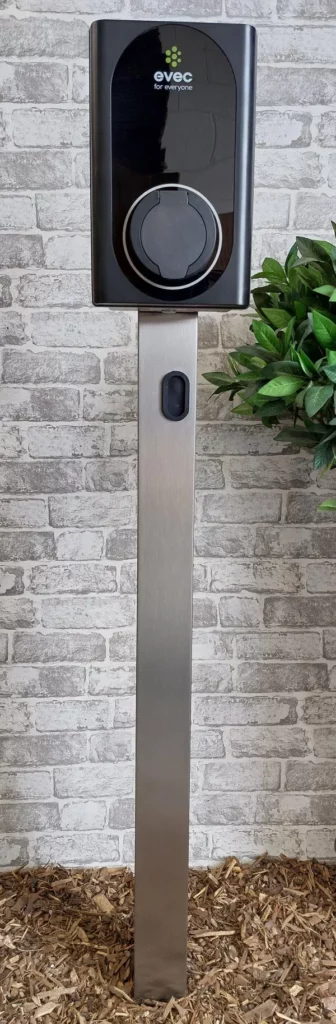 Evec square post, rooted base