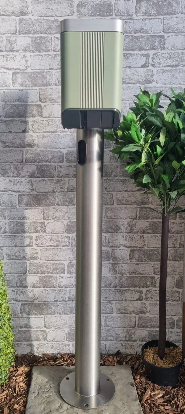 Simpson & Partners cylinder post, plinth base