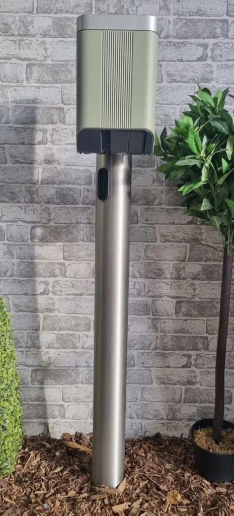 Simpson & Partners cylinder post, rooted base