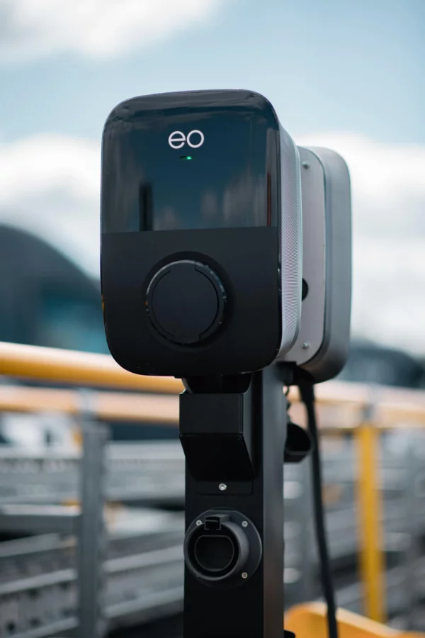 eyJwYXRoIjoiZW8tY2hhcmdpbmdcL2FjY291bnRzXC9hNVwvNDAwMTQwMFwvcHJvamVjdHNcLzIyXC9hc3NldHNcLzFlXC84NTBcLzYzZDExYjU0ZGRhYTllZjFhZDQwMGFjYTViMGJiY2Y0LTE2NTYzMjc4NDUuanBnIn0_eo-charging_Hc6_2000x eyJwYXRoIjoiZW8tY2hhcmdpbmdcL2FjY291bnRzXC9hNVwvNDAwMTQwMFwvcHJvamVjdHNcLzIyXC9hc3NldHNcLzFlXC84NTBcLzYzZDExYjU0ZGRhYTllZjFhZDQwMGFjYTViMGJiY2Y0LTE2NTYzMjc4NDUuanBnIn0_eo-charging_Hc6_2000x