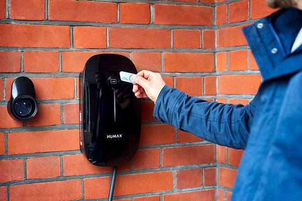 Humax_EV_Charger_Lifestyle_Photography_5306 Humax_EV_Charger_Lifestyle_Photography_5306