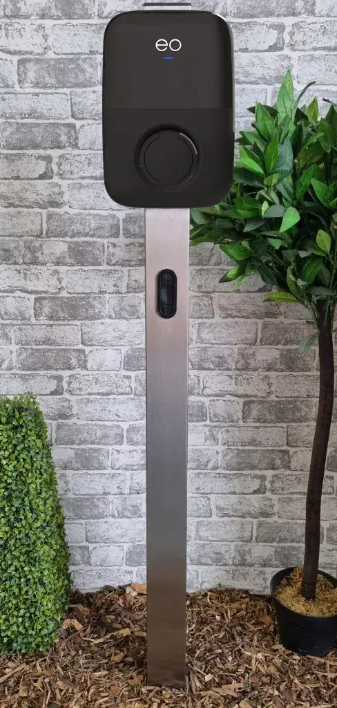 EO Genius 2 EV charger post / pedestal – square post rooted
