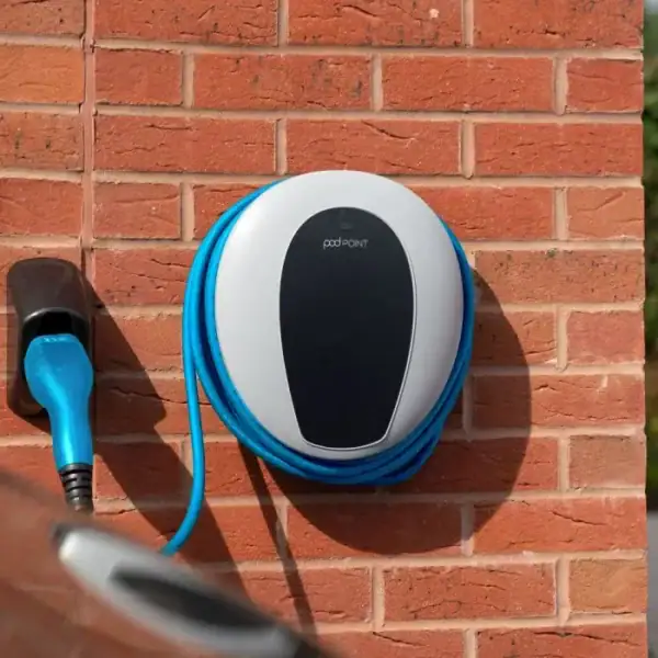 pod-point-solo-3-domestic-22kw-tethered-car-charger-on-wall-blue-cable_1 pod-point-solo-3-domestic-22kw-tethered-car-charger-on-wall-blue-cable_1