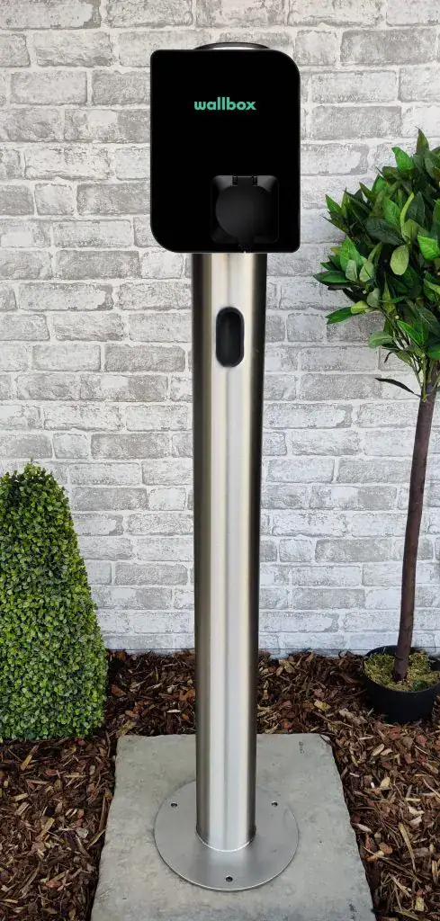 Wallbox Copper SB charger post/pedestal – cylinder with plinth
