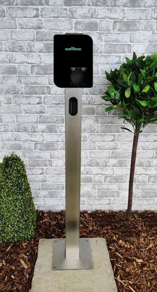 Wallbox Copper SB Charger post/pedestal – square post with plinth