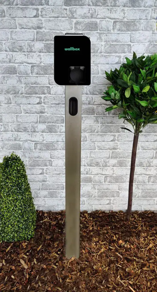 Wallbox Copper SB charger post/pedestal – square post rooted